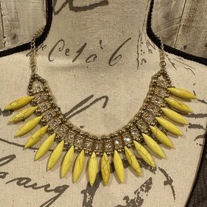 🌺 Statement Necklace